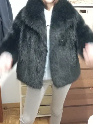 Abrigo pelo negro solapas suave