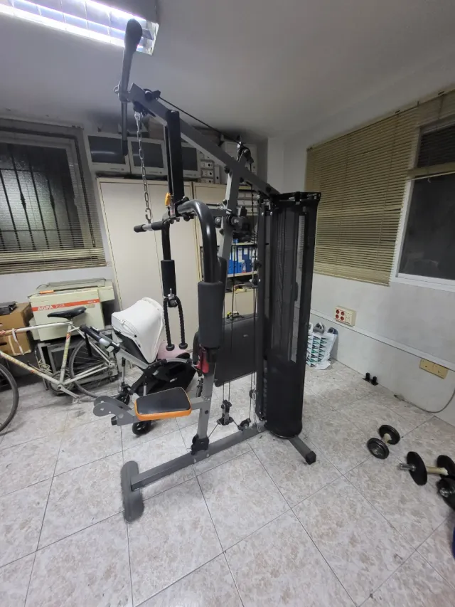 Attrezzo da palestra multifunzionale