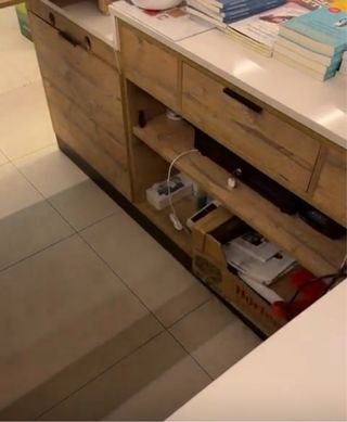 Mostrador de tienda/recepción de madera con Leds