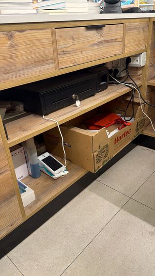 Mostrador de tienda/recepción de madera con Leds