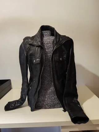 Cazadora de piel Bershka Talla M