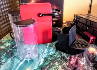 Cafetera Nespresso Inissia Roja