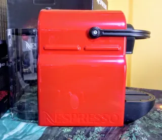 Cafetera Nespresso Inissia Roja