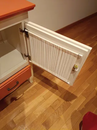 Mesita auxiliar blanca y naranja con cristal