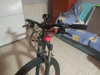 Bicicleta Montaña Btwin Roja y Negra