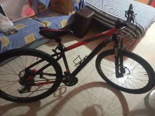 Bicicleta Montaña Btwin Roja y Negra