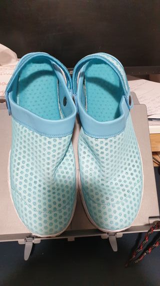 Zuecos deportivos Saguaro. Talla 43