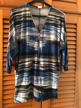 Blusón con cremallera y estampado