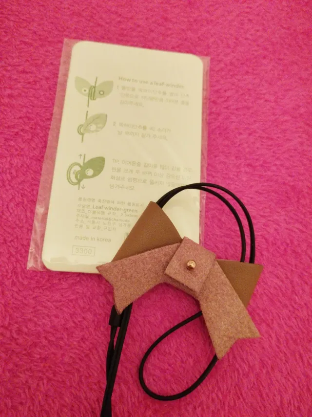 Enrolacables lazo marrone e foglia