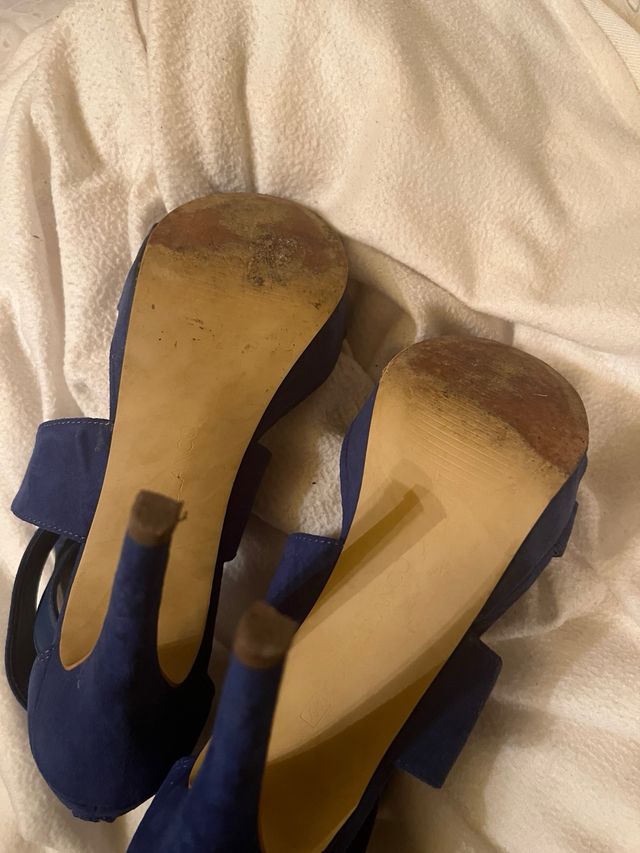 Sandalias azules de tacón