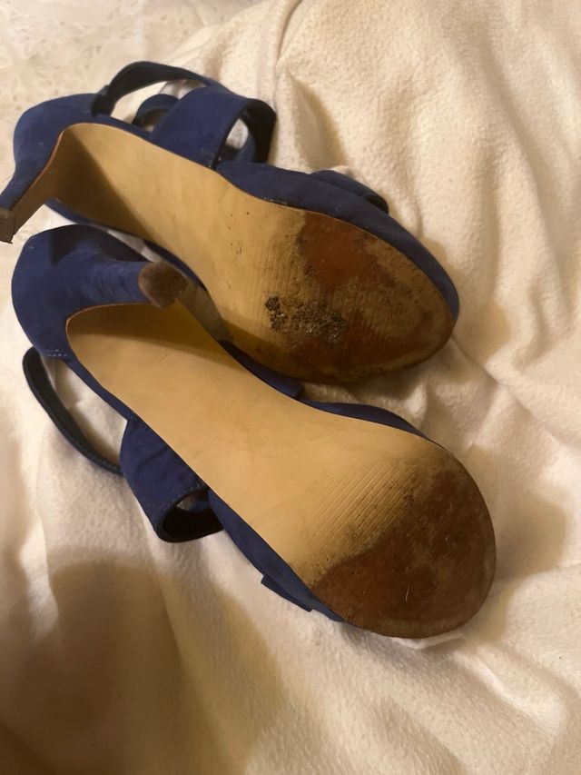 Sandalias azules de tacón