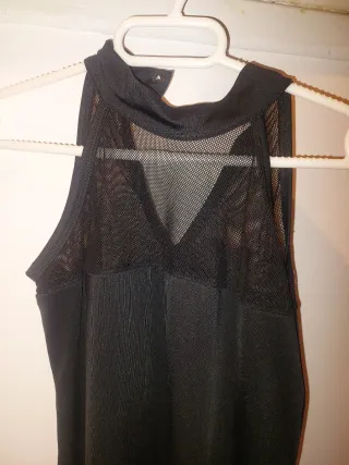 Vestido negro con transparencias