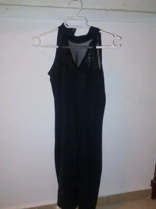 Vestido negro con transparencias