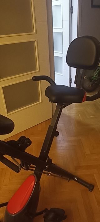 Bicicleta Estática Negra y Roja