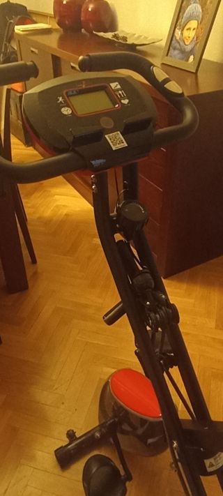 Bicicleta Estática Negra y Roja