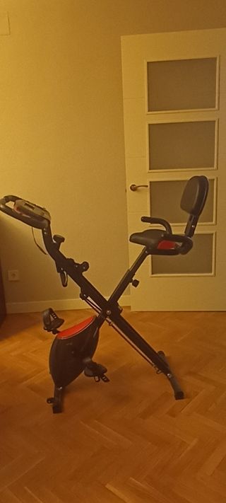 Bicicleta Estática Negra y Roja