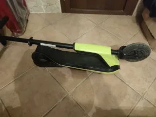 Patinete Eléctrico Negro y Verde Lima