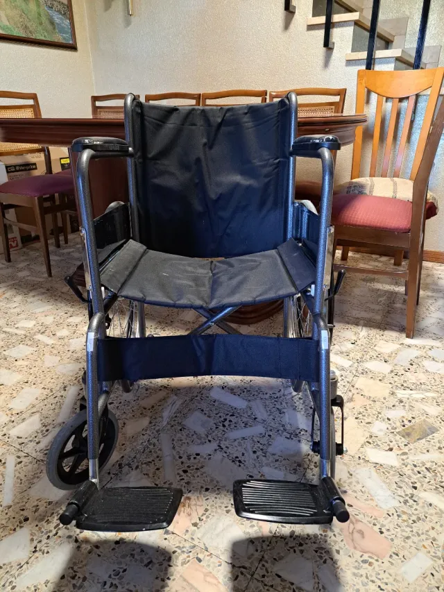 SILLA DE RUEDAS + COJIN ANTIESCARAS