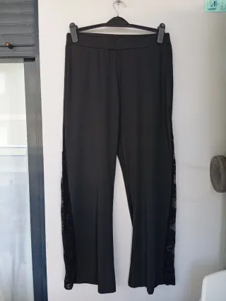 Pantalón ancho con tira de tul bordado