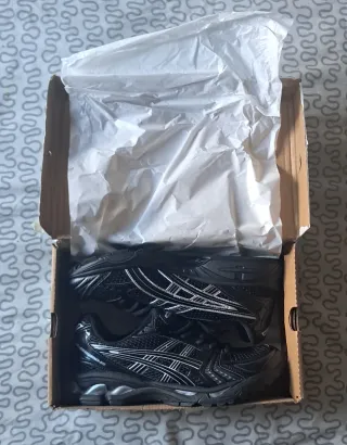 ASICS Scarpe da Ginnastica Uomo Taglia 42.5