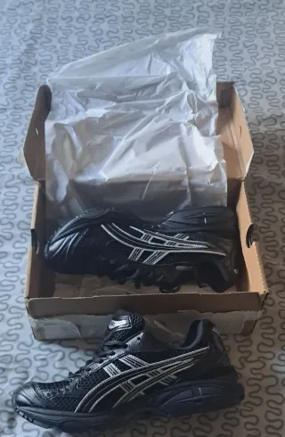 ASICS Scarpe da Ginnastica Uomo Taglia 42.5