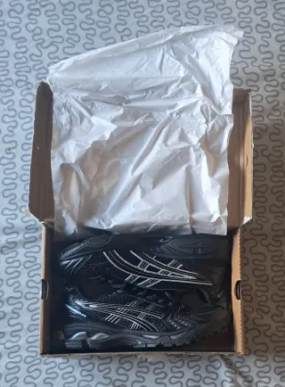 ASICS Scarpe da Ginnastica Uomo Taglia 42.5