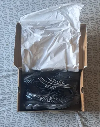 ASICS Scarpe da Ginnastica Uomo Taglia 42.5