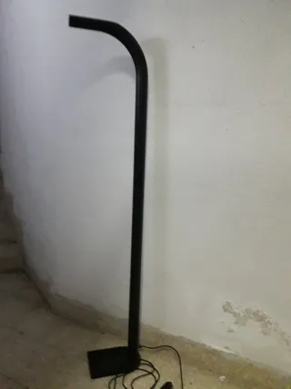 Lámpara de pie negra metal