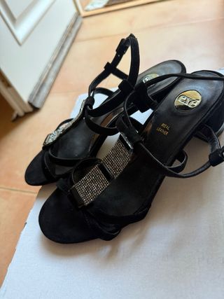 Sandalias negras EXE con pedrería