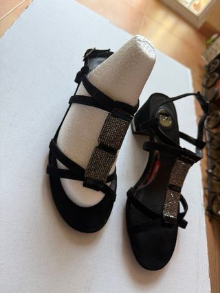 Sandalias negras EXE con pedrería