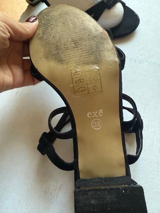 Sandalias negras EXE con pedrería