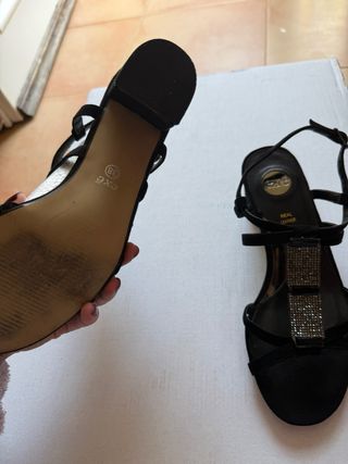 Sandalias negras EXE con pedrería