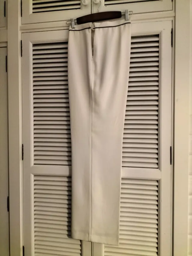 Elegante pantalón de vestir blanco