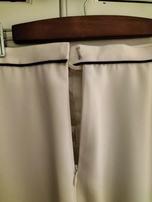 Elegante pantalón de vestir blanco