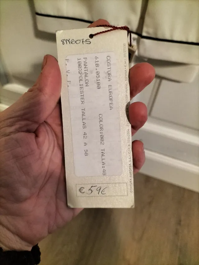 Elegante pantalón de vestir blanco