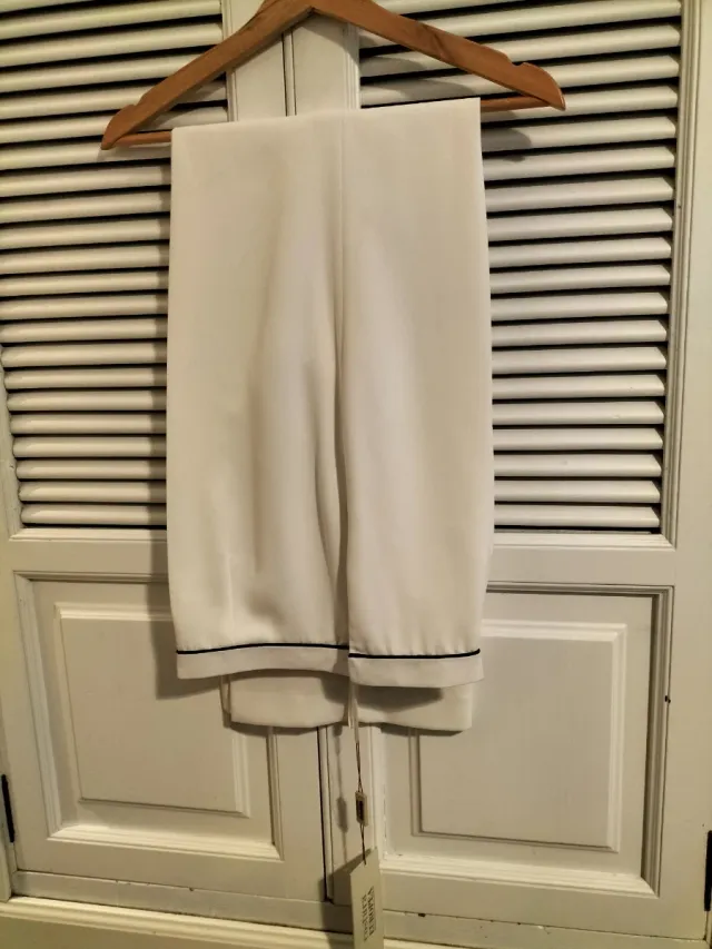 Elegante pantalón de vestir blanco