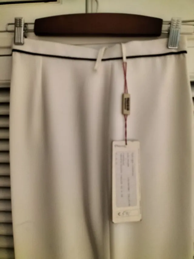 Elegante pantalón de vestir blanco