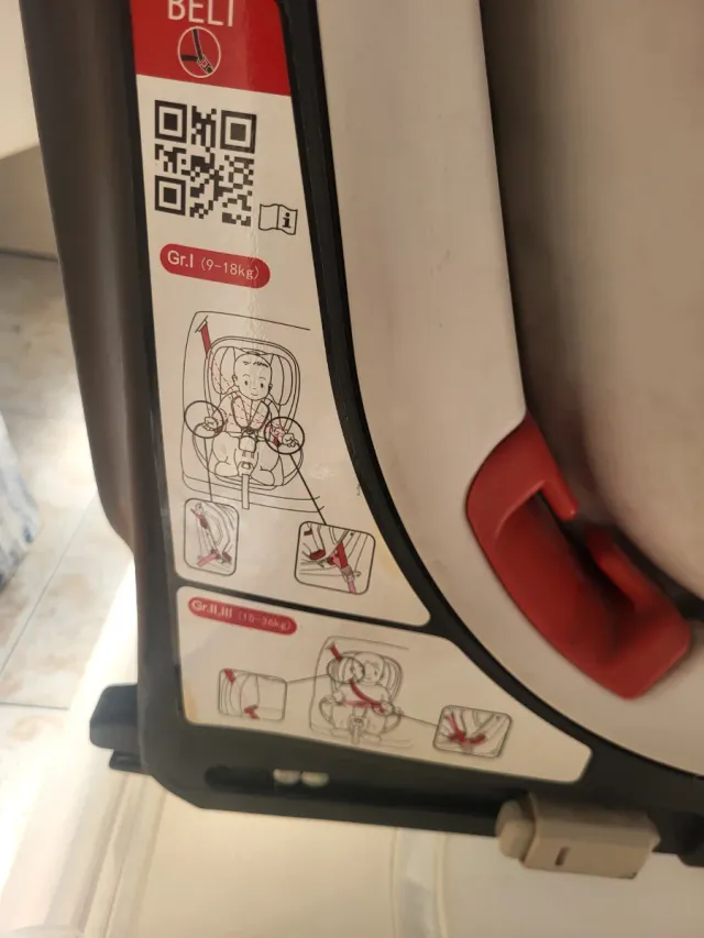 Seggiolino auto Chicco grigio