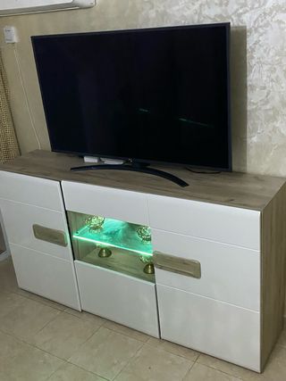 Mobile moderno LED con vetrine