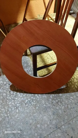 Mesa redonda extensible de madera