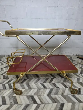 Camarera vintage rojo y dorado