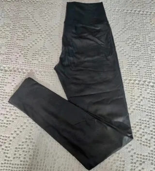 Leggings de cuero elásticos negros