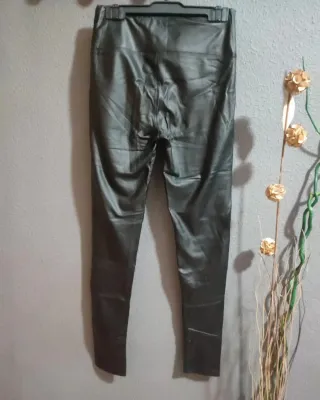 Leggings de cuero elásticos negros