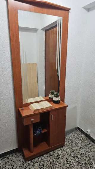 Mueble de entrada con espejo