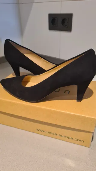 Zapatos de salón Unisa negros ante