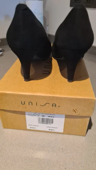 Zapatos de salón Unisa negros ante