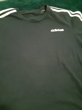 Camiseta Adidas azul con rayas