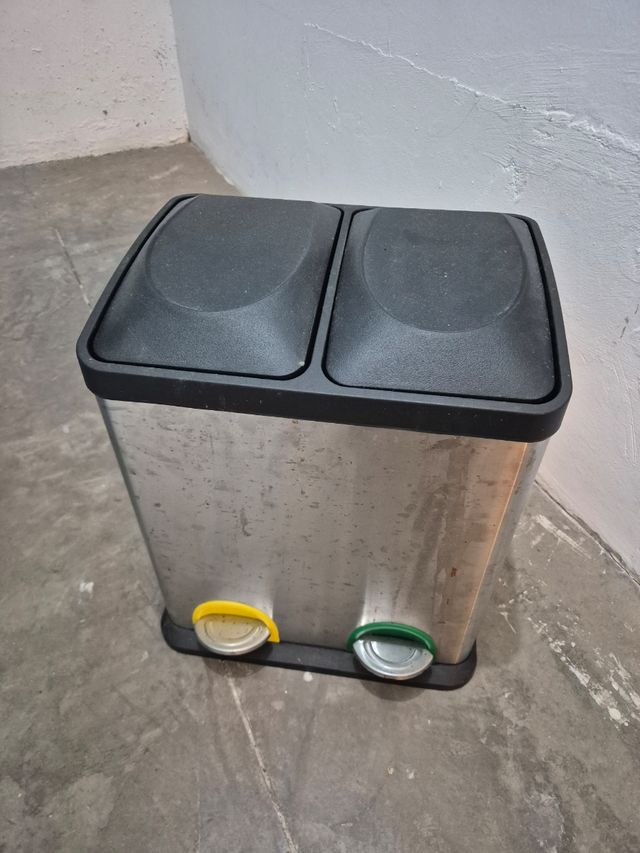 Cubo de basura doble con pedal