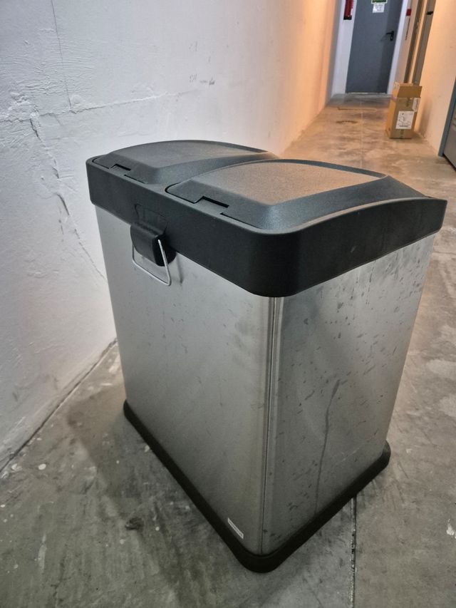 Cubo de basura doble con pedal