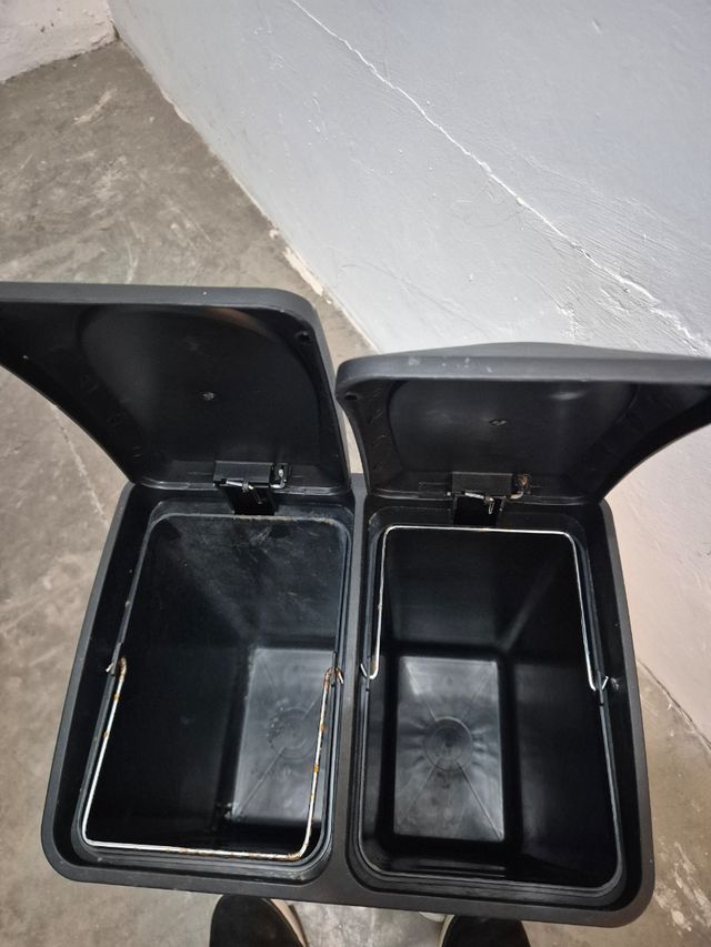 Cubo de basura doble con pedal